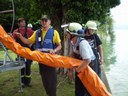 unsere Ölsperre geht ins Wasser